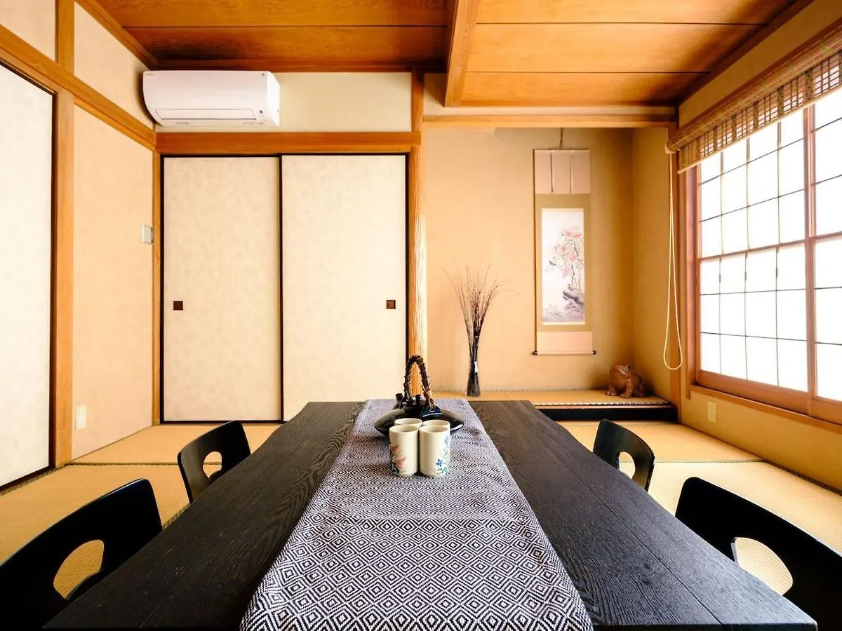 Home N Lounge Tokio 0*,